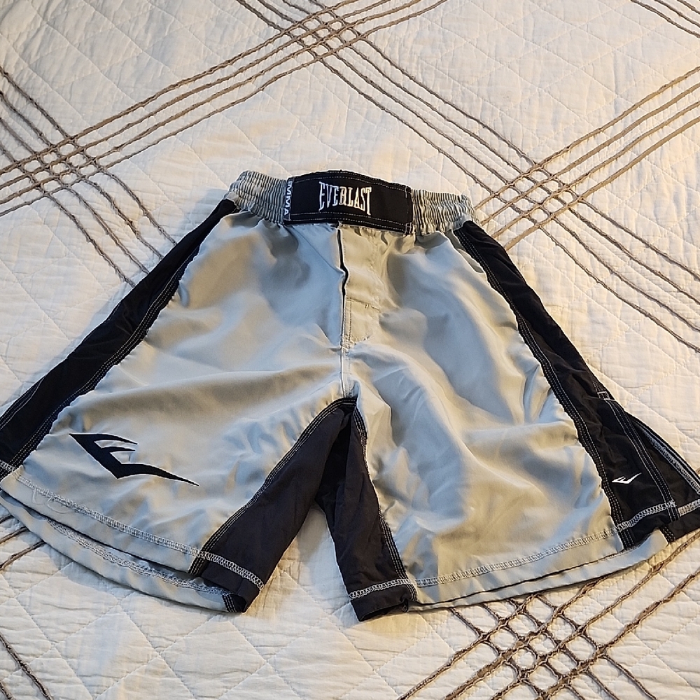 Everlast Athletic Boxing Shorts in Light Gray and Black, Size 32